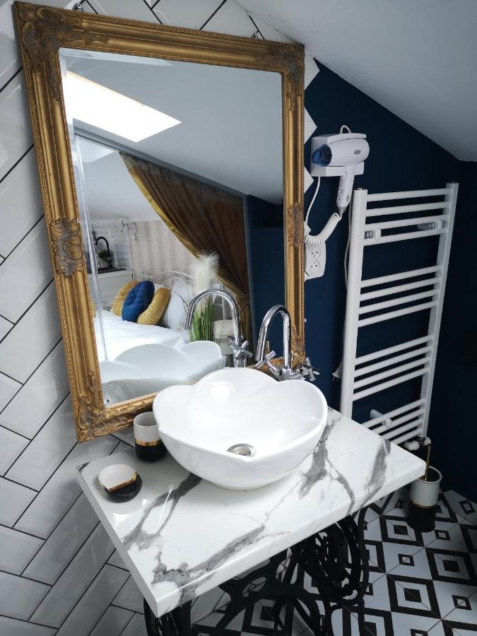 Ivy Boutique Apartment Brasov Ngoại thất bức ảnh